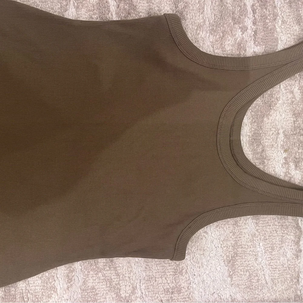 Everlane The ‘90s Rib Dress - Picture 6 of 8
